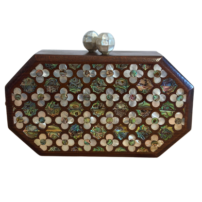 Güllerin Fısıltısı – Sedef Kakmalı Cevizden El Yapımı Şam Clutch Çantası, İnci Tesbih Zincirli