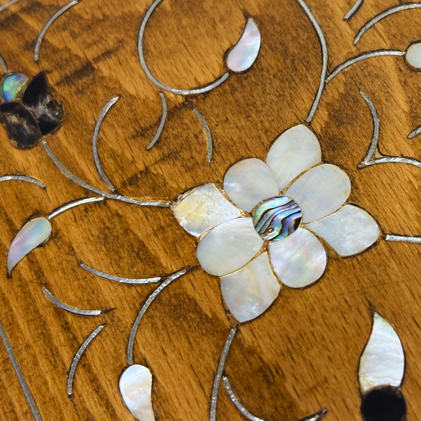 Damasceńska Szkatułka Luksusowa – Masa Perłowa & Aksamit