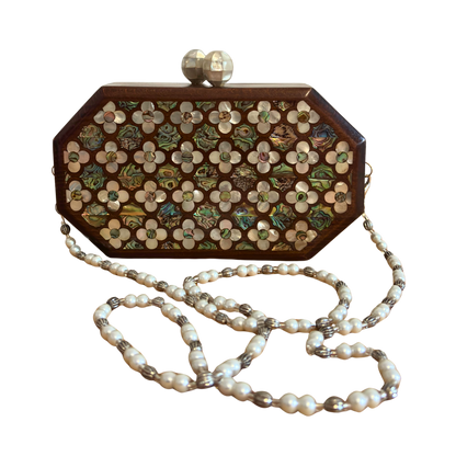 Güllerin Fısıltısı – Sedef Kakmalı Cevizden El Yapımı Şam Clutch Çantası, İnci Tesbih Zincirli