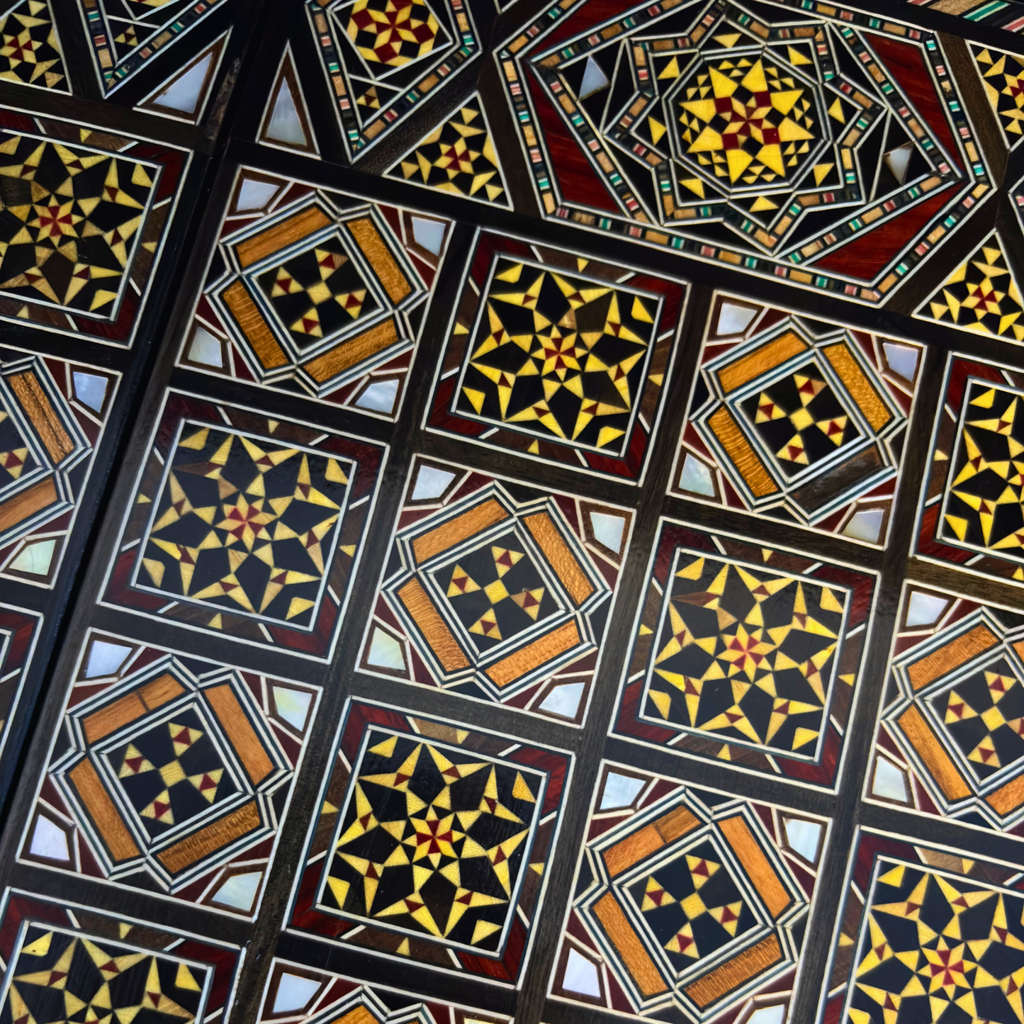 Heritage Chess & Backgammon Set – Damascene Mosaic Craftsmanship