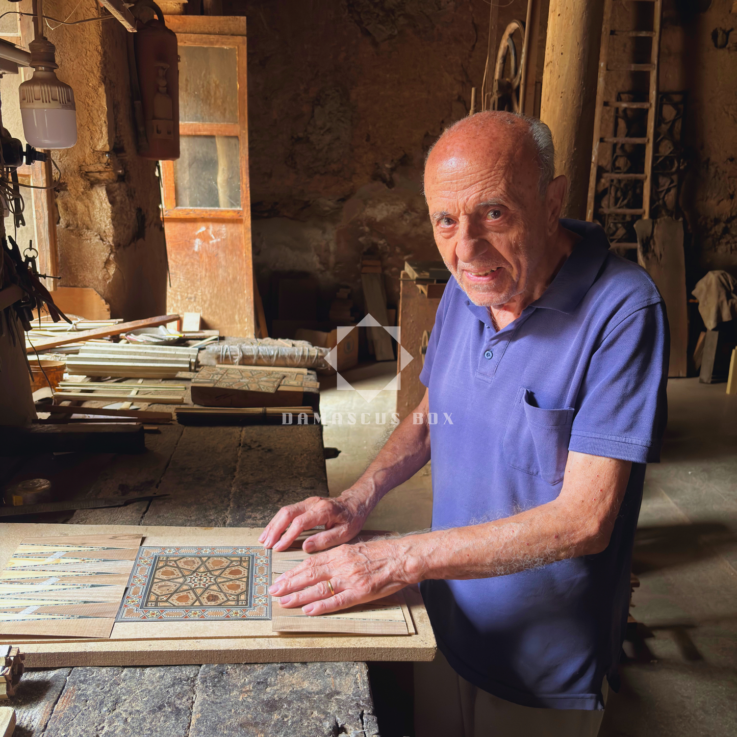 Mesa de Backgammon y Ajedrez Damasquina Hecha a Mano por Gaby Al Dayeh – Obra Maestra con Nácar