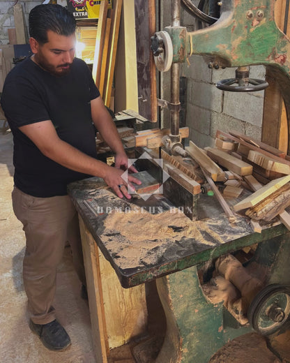 Caixa Damasquina com Fecho – Obra-Prima Artesanal