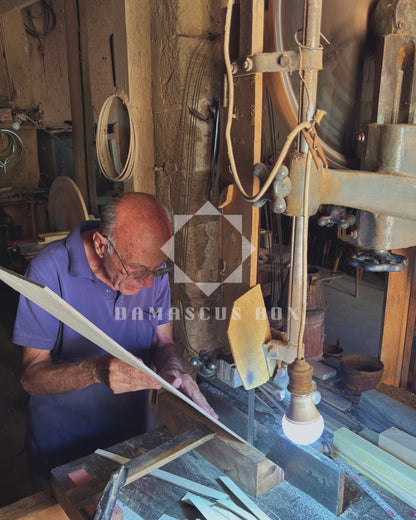 Mesa de Backgammon y Ajedrez Damasquina Hecha a Mano por Gaby Al Dayeh – Obra Maestra con Nácar